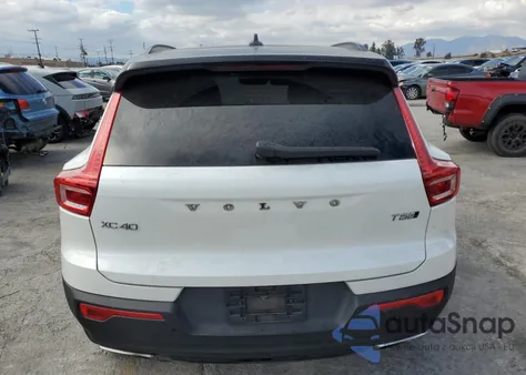 2019 Volvo Xc40 T5 Momentum z USA, uszkodzony, nr VIN YV4162XZ0K2004752